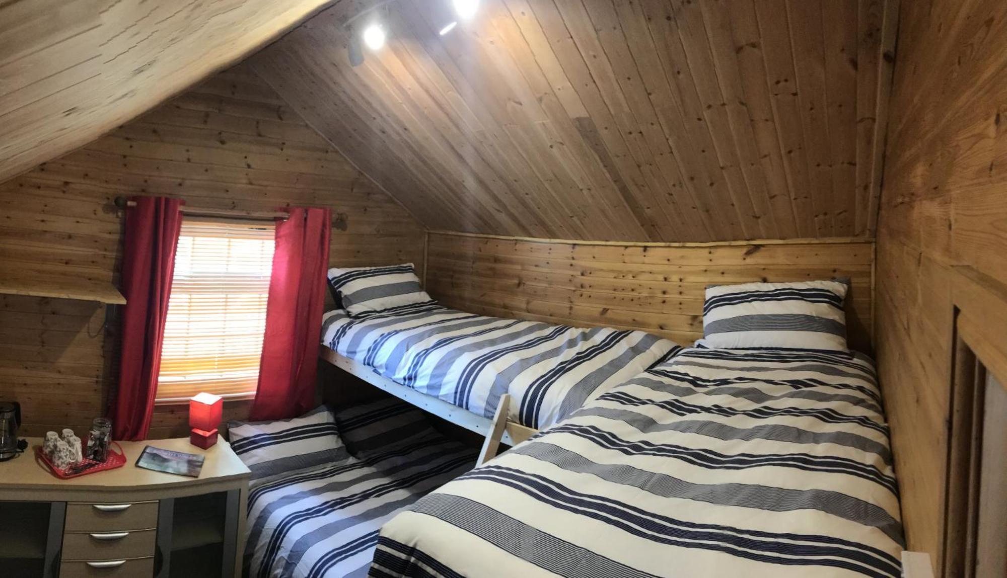 Bryn Dinas Camping Pods At The Foot Of Mt Snowdon Beddgelert Buitenkant foto